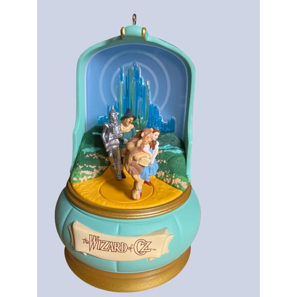 Hallmark Keepsake Ornament Emerald City Wizard Of Oz Light Motion & Music - Picture 6 of 12